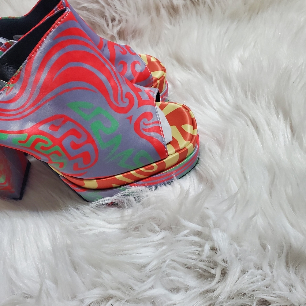 Chunky Heels - Picture 2 of 6